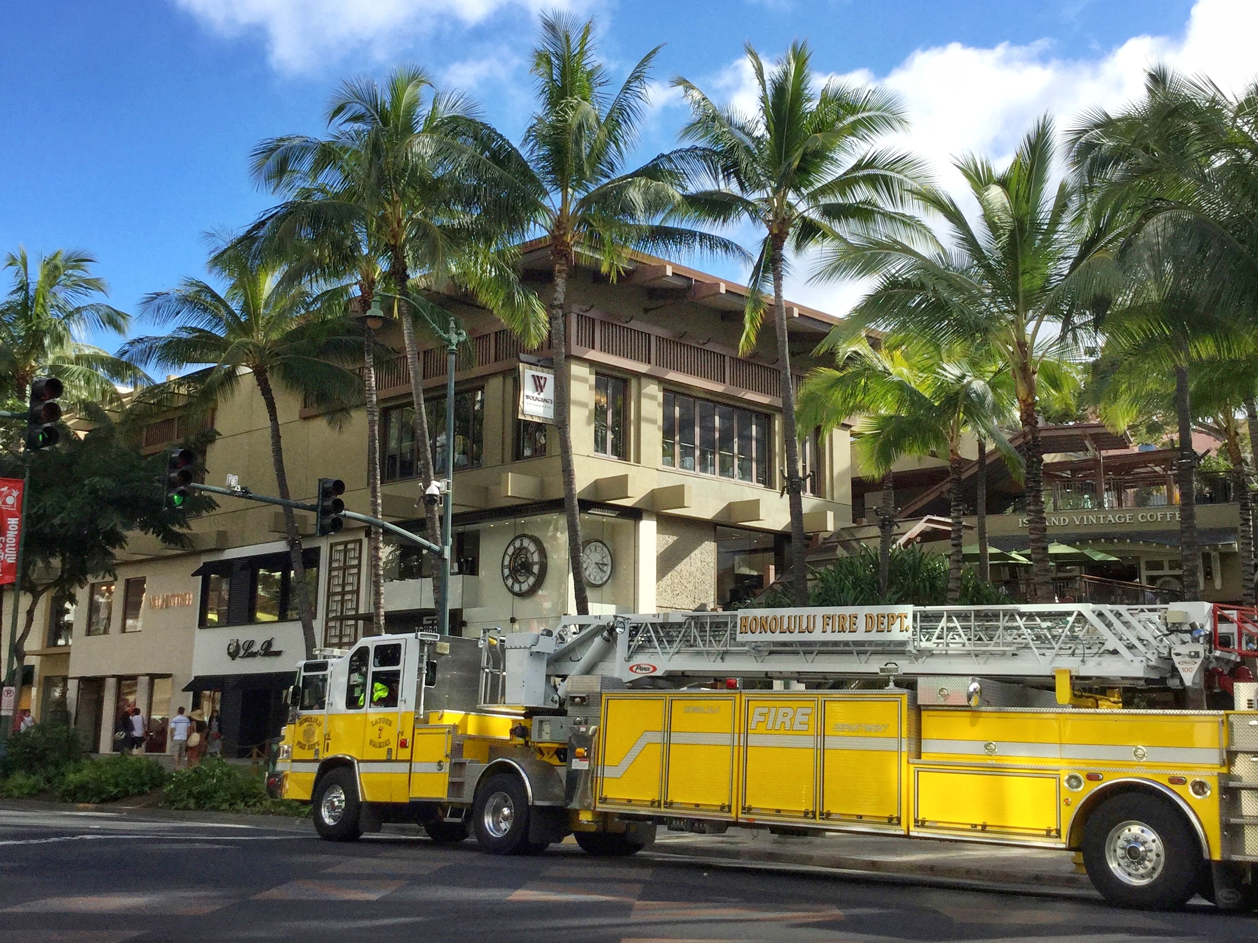 所変われば ハワイの消防車は黄色 ベルヴィーハワイ
